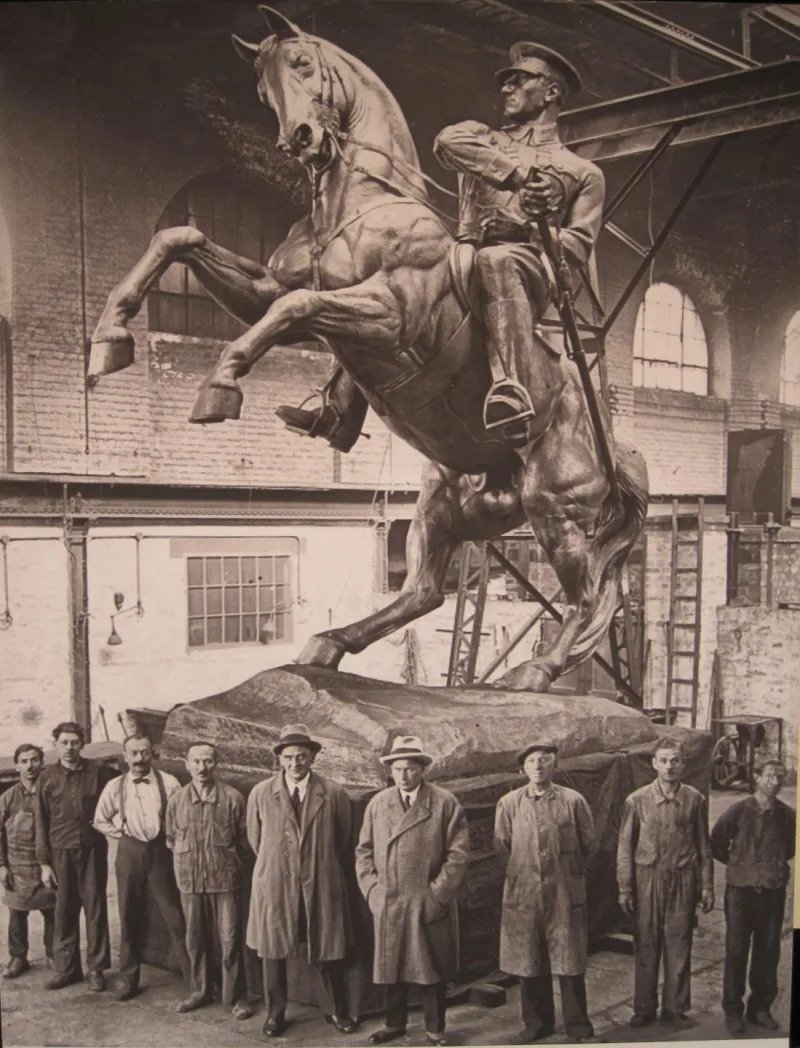 Onur Anıtı (Statue of Honor) — конный Ататюрк в Samsun